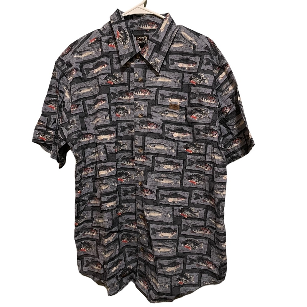 Guide Series Button Up Short Sleeved Cotton Fish Shirt.  Size L